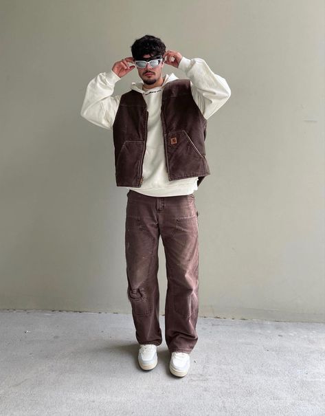 Brown And White Outfit Aesthetic, Carhartt Pants Outfit, Carpenter Pants Outfit, Man Ootd, Carhartt Outfit, Pantalon Carhartt, Thrifting Aesthetic, Brown Pants Men, Baggy Pants Outfit