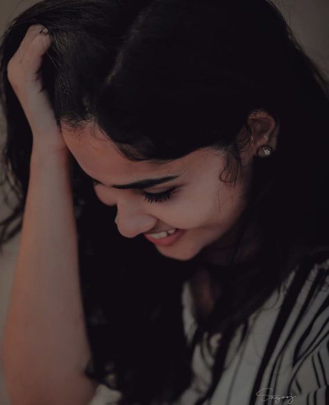 Kerala Girls Dp, Kerala Girl, Ammy Virk, Happy Girl Quotes, Wallpaper Music, Anupama Parameswaran, Crazy Wallpaper, White Pictures, Self Portrait Poses