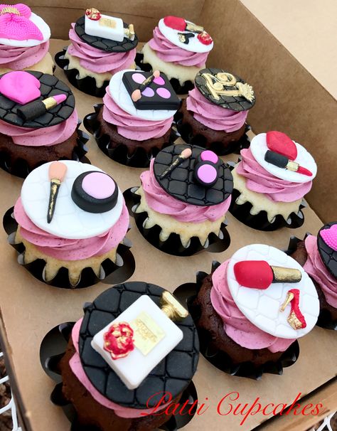 Makeup Themed Cupcakes, Cupcake Makeup, Makeup Cupcakes, Makeup Birthday Cakes, Vanilla Cake With Buttercream, Cake With Buttercream Frosting, Fashion Cupcakes, Makeup Cake, Buttercream Cake Designs