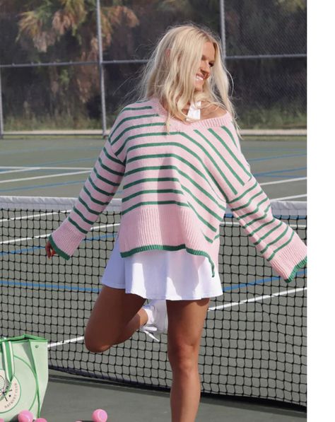 Green Tennis Outfit, Pink And Green Golf Outfit, Pink Golf Skirt Outfit, Preppy Athletic, Preppy Athleisure, Green Tennis Skirt Outfit, Preppy Workout Outfit, Preppy London, Preppy Tennis Outfit