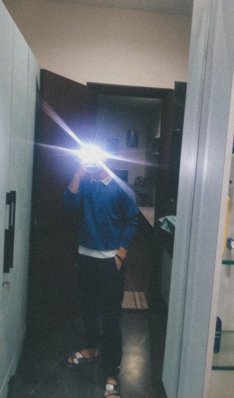 Mirror Selfie Boy No Face Aesthetic, Black Mask Aesthetic, Boy Snaps Pic, Best Poses For Boys, Everything Will Be Fine, Best Friend Dates, Insta Dp, Senior Boy Poses, Boy Blurred Pic