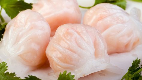 Har gow, among many others, is a staple dish for dim sum. Here's how you can make these delicate shrimp dumplings and what to expect when you order them. Crystal Shrimp Dumplings, Har Gow Recipe Dim Sum, Shrimp Dumplings Recipe, Chinese Sticky Rice, Har Gow, Dumpling Dipping Sauce, Dim Sum Recipes, Shrimp Dumplings, Dumpling Dough