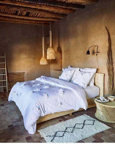 Gefällt 1,528 Mal, 26 Kommentare - Cleo Scheulderman (@cleoscheulderman) auf Instagram: „#nowpublished @vtwonen #styleguide #botanical #greenlove #industrial #ratan styling:…“ Rustic Scandinavian Bedroom, Ay Illuminate, Scandinavian Design Bedroom, Mud House, Style Marocain, Scandinavian Bedroom, Moroccan Style, Scandinavian Design, Small Spaces