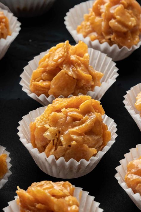 Caramel Cornflakes Treats (No-Bake) - The Foodie Kitchn Caramel Cornflake Cookies, Cornflake Candy Recipe, Cornflakes Treats, Cornflake Brittle, Cornflake Squares, Cornflake Treats, Caramel Cornflakes, Honey Joys Recipe, Corn Flake Bars