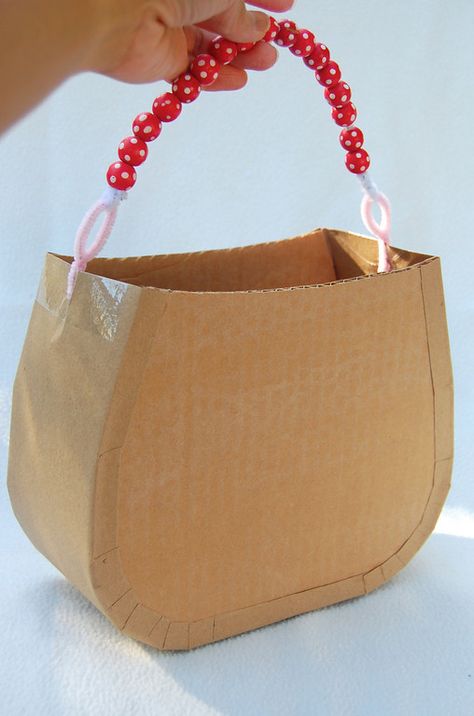 Ikat Bag, Art Carton, Brown Paper Bag, Crafty Kids, Diy Cardboard, Cardboard Crafts, Brown Paper, Craft Activities For Kids, Cardboard Box