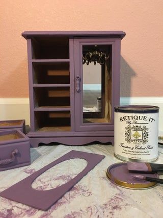 Jewelry Box Repurpose, Refinished Jewelry Boxes, Redoing Jewelry Boxes, Jewelry Box Makeover Diy Ideas, Jewelry Box Redo, Repainted Jewelry Boxes, Wooden Jewelry Boxes Diy, Jewelry Box Makeover Diy, Jewelry Box Redo Diy