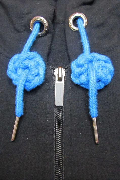 Ways To Tie Hoodie Strings, Hoodie String Knots, Diy Shoelaces, Hoodie Ties, Flower Step By Step, Macrame Tutorials, Decorative Knots, Macrame Tutorial, Clothing Hacks