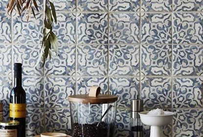 Italian Tile Backsplash, Walker Zanger Tile, Glazed Kitchen Cabinets, Backsplash For White Cabinets, Walker Zanger, Mosaic Backsplash Kitchen, Gorgeous Tile, Tile Rug, Mosaic Backsplash