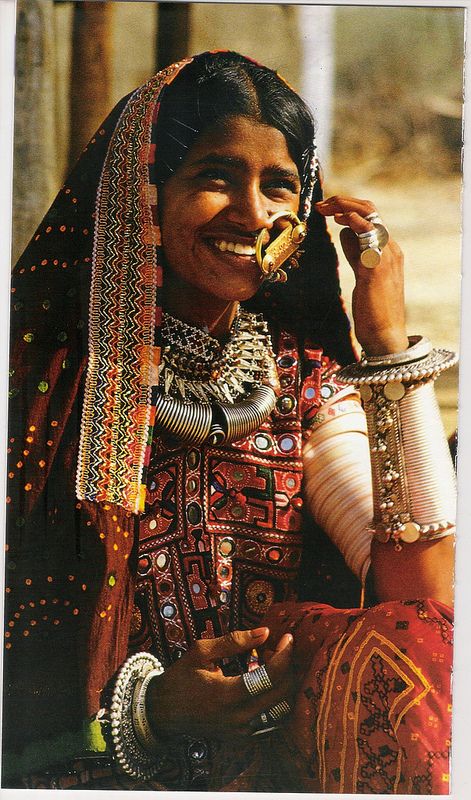 Rajasthan Traditional dress for Women Rajasthani Dress, Jewel Encrusted, Vintage India, Indian Woman, Mode Boho, Festive Look, People Of The World, World Cultures, Cultural Heritage