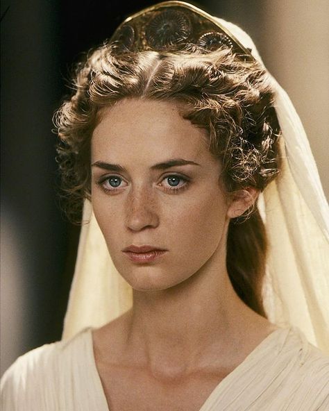 𝓷𝓲𝓷𝓪.🥀 on Instagram: “Emily Blunt as Camane in Empire.(2005).✨ _ Empire is an American historical television series for ABC. It is an historical drama set in 44…” Blonde Actresses, Medieval Woman, Timeless Outfits, Fantasy Hair, Costume Drama, Period Costumes, Historical Drama, Historical Costume, Period Dramas