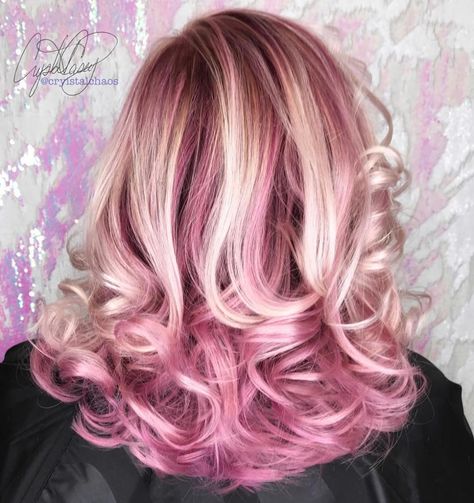 pastel pink hair with blonde highlights Blind Hair, Pink Hair Highlights, Dipped Hair, Blonde Hair With Pink Highlights, Tan Skin Blonde Hair, Funky Hair, Highlights Ideas, Pink Blonde Hair, Dip Dye Hair