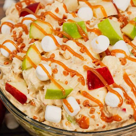 Taffy Apple Salad, Apple Dip Recipe, Recipes Using Cream Cheese, Caramel Apple Salad, Salad Apple, Taffy Apple, Cold Dessert Recipes, Chocolate Peanut Butter Desserts, Super Bowl Party Food