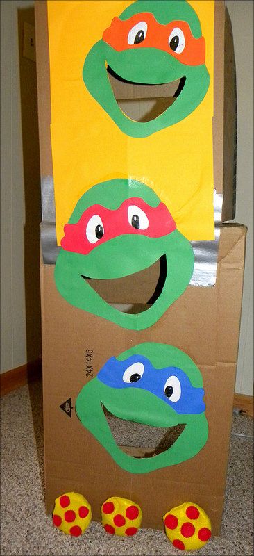 Teenage mutant ninja turtle bean bag toss game with pizza bean bags. Ninja Turtle Birthday Games Activities, Ninja Turtle Birthday Activities, Ninja Turtles Birthday Party Activities, Ninja Turtles Birthday Party Games, Ninja Turtle Diy Decor, Tmnt Half Shell Heroes, Tmnt Trunk Or Treat Ideas, Ninja Turtle Party Games, Ninja Turtle Crafts