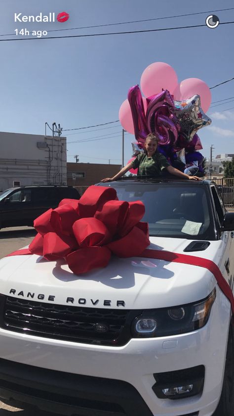 Sweet 16 Car Surprise Ideas, Jeep Gifts, Kalani Hilliker, Birthday Goals, Lux Cars, Prom Girl Dresses, 16th Birthday Gifts, Jeep Cars, Super Luxury Cars