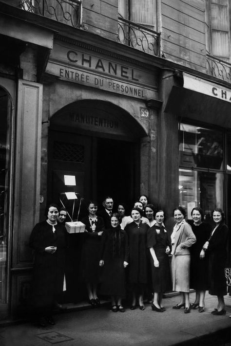 1939 Neiman Marcus Store, Zaha Hadid Design, Chanel Suit, Chanel Boutique, Carine Roitfeld, Mode Chanel, Chanel Brand, Gabrielle Chanel, Chanel Couture