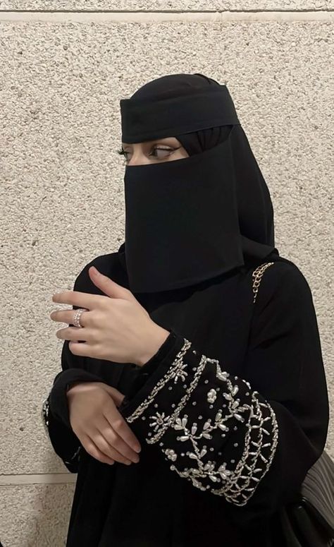 Eid Saeed, Arabic Abaya, Burqa Designs, Niqabi Girl, Fashion Abaya, Niqab Fashion, Simple Hijab, Desi Fashion Casual, Hijabi Aesthetic