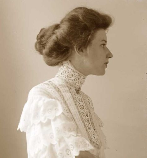 Low Pompadour, Edwardian Pompadour, Side Profiles, Pompadour Style, Edwardian Hairstyles, Pompadour Hairstyle, Old Portraits, Vintage Portrait, Bald Women