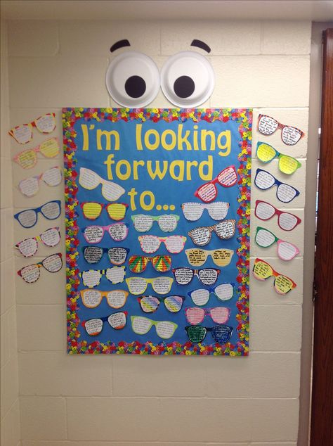 End of the year bulletin board - What are students looking forward to for next school year? Girlfriend Group, Hot Costumes, Creative Bulletin Boards, College Costumes, Transition Activities, Summer Bulletin Boards, Costumes College, Halloween Creative, Clever Halloween