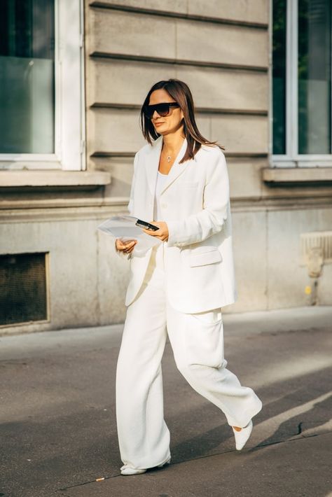 White Suit Street Style, Extra Fits, Total White Outfit, Minimalism Clothes, 2020 Street Style, Fashion Week Spring 2020, Reportage Photography, Total White, White Suit