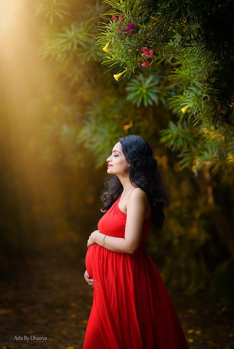 Best Maternity Photoshoot, Indian Maternity Photos, Maternity Gown Photography, Indian Maternity, Baby Bump Photoshoot, Maternity Photography Family, Maternity Photography Poses Outdoors, Moms Photography, Maternity Photography Poses Couple