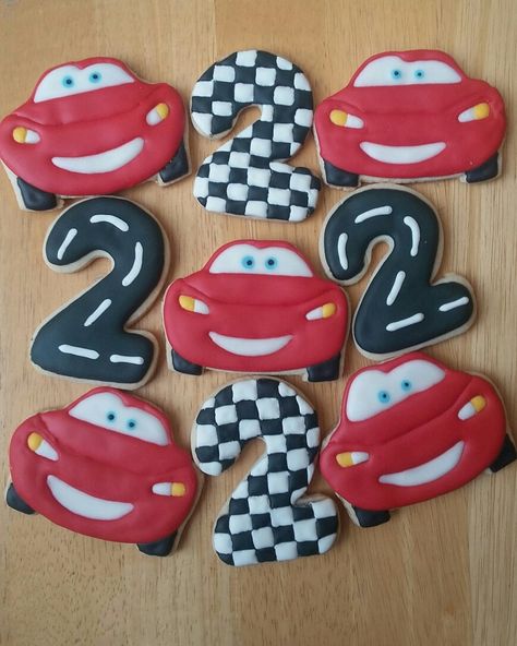 Lighting mcqueen's cookie Lighting Mcqueen Birthday Party, Lightning Mcqueen Cookies, Cars Cookies, 2nd Birthday Cake Boy, Disney Cars Theme, Cars (disney) Party, Flash Mcqueen, Lighting Mcqueen, Car Cookies