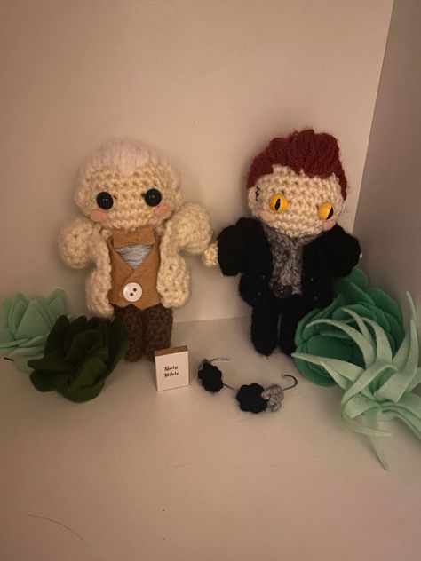 Materials used: 5mm crochet hook, 4 weighted acrylic yarn, felt, glasses made of yarn and a paper clip Good Omens Crochet Pattern, Good Omens Gift Ideas, Good Omens Cake, Good Omens Crochet, Good Omens Christmas, Aziraphale And Crowley, Little Misfortune, Ineffable Husbands, Crochet Bookmarks