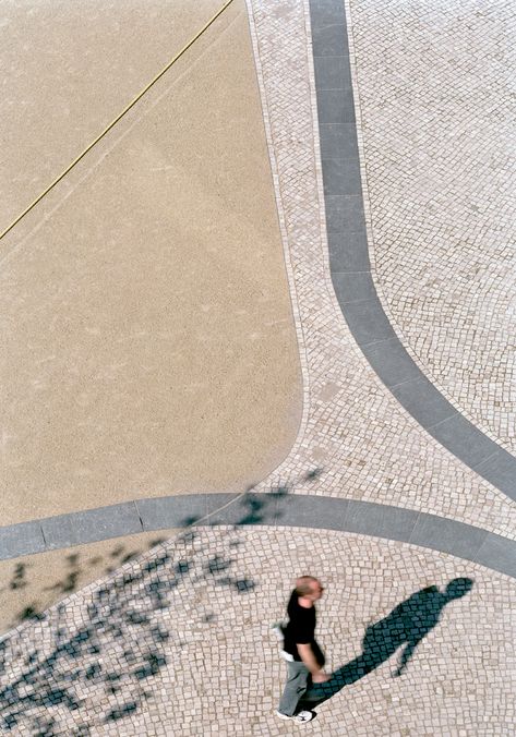 pavement design, cobblestones, water-bound sand cover, guidance system, accessibility, leitsystem, barrierefreiheit, pflasterbelag, topview Pavements Pattern, Pavement Design Paving Pattern, Urban Spaces Design, Pavement Design, Urban Playground, Paving Pattern, Paving Ideas, Paver Designs, Paving Design