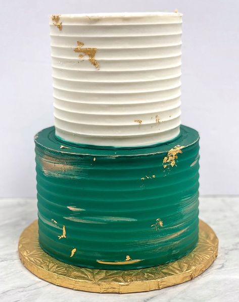 Cake With Gold Accents, Wedding Cake With Gold, Moana Birthday Cake, Cake With Gold, Butterfly Birthday Cakes, Minnie Mouse Birthday Cakes, Moana Birthday, Rustic Wedding Cake, Gold Wedding Cake