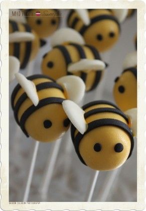 Bumble bee cake pops for the shower????? Bee Baby Shower Cake, Bee Cake Pops, Bumble Bee Cake, Bee Cake, Biscuit Sec, Black Fondant, Bee Cakes, Baby Shower Cake Pops, Yellow Candy