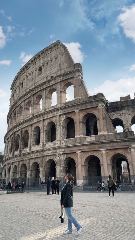 Italy Aethestic, Colloseum Photo Ideas, Colosseum Photo Ideas, Rome Museums, Rome Pictures, Rome Photography, Rome Vacation, Italy Trip Planning, Italy Vibes