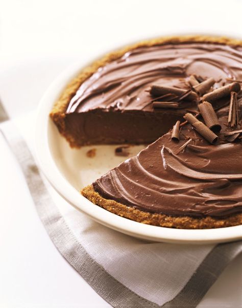 Chocolate Icebox Pie, Easy Graham Cracker Crust, Pudding Whipped Cream, Pie With Whipped Cream, Traditional Mexican Desserts, Graham Cracker Crust Recipe, Chocolate Pudding Desserts, Whipped Cream Topping, Chocolate Pie With Pudding