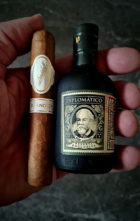 Image of a hand holding a Davidoff Cigar and a bottle of Diplomatico Rum Diplomatico Rum, Luxury Alcohol, Davidoff Cigars, Wine And Dine, July 28, Weekend Vibes, No 5, Cigars, Cognac