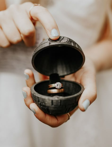 Star Wars Wedding Ideas, Star Wars Wedding Cake, Star Wars Ring, Unique Ring Box, Star Wars Shoes, Star Wars Wedding Theme, Nerd Wedding, Nerdy Wedding, Forest Elopement