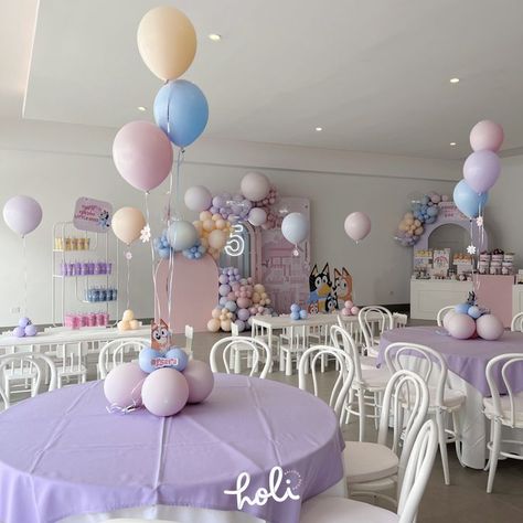 Kids Birthday Centerpiece Ideas, Bluey Party Decorations Table, Bluey Birthday Decorations For Girl, Bluey Birthday Party Girly, Bluey Balloon Decoration, Bluey Birthday Party Table Decor, Bluey Birthday Girly Decor, 1st Birthday Centerpiece Ideas, Bluey Girl Birthday Party Ideas