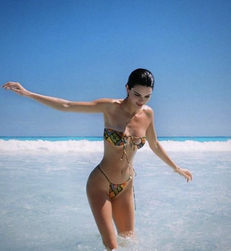 Beautiful Woman, Kendall Jenner, Push Up, The Beach, High Waist, Vogue, Water