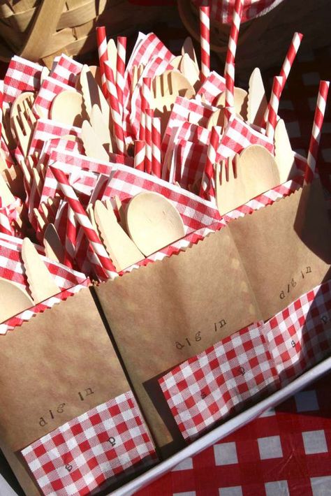 Picnic - Red & White Gingham Birthday Party Ideas | Photo 21 of 43 | Catch My Party Gingham Birthday Party, Gingham Party, Baby Q Shower, Backyard Bbq Party, Country Boil, Picnic Birthday Party, Picnic Theme, I Do Bbq, Picnic Birthday