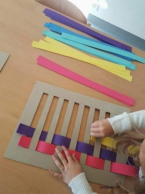 Fabric Crafts Diy, Paper Weaving, Weaving Projects, Toddler Learning Activities, Home Activities, Montessori Activities, Preschool Learning, Business For Kids, Toddler Preschool