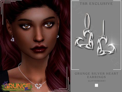 A grunge inspired heart earring set in silver Sims 4 Cc Earrings, Royal Accessories, Halloween City, Earrings Snake, Cc Earrings, 4 Earrings, Earrings Goth, Winter Sparkle, Silver Shorts