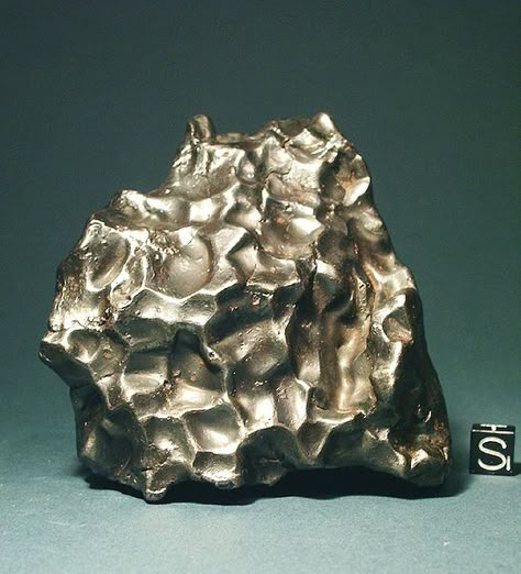 'Sikhote-Alin' iron meteorite (1947) / Sikhote-Alin Mountains, Eastern Siberia Jewellery Shops, Jewellery Gemstone, Iron Meteorite, Geology Rocks, Pretty Rocks, Beautiful Rocks, Mineral Stone, Minerals And Gemstones, Rocks And Gems