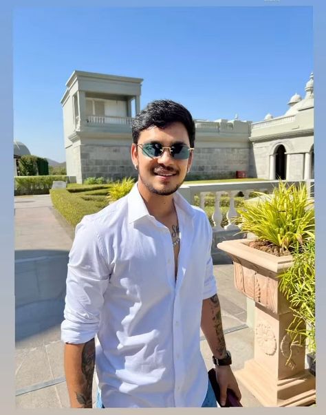 Ishan Kishan Cute Pics, Ishan Kishan Wallpaper Aesthetic, Ishan Kishan Boyfriend Material, Ishan Kishan Aesthetic Pics, Ishaan Kishan, Ishan Kishan, Big Family Photos, Diwali Photos, Virat Kohli Instagram