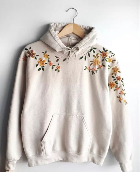 Beige Hoodie, Hoodie Diy, Clothes Embroidery Diy, Stitch Clothes, Diy Vetement, Embroidery Hoodie, Embroidery On Clothes, Cute Embroidery, Sewing Embroidery Designs