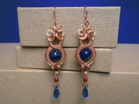 Wire Jewelry Earrings, Crystals Earrings, Wire Wrap Jewelry Designs, Crystals Swarovski, Small Crystals, Copper Wire Jewelry, Earrings Wire, Wrapped Earrings, Wire Work Jewelry