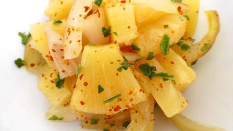 Leftover Pineapple, Pickled Pineapple, Pear Recipe, Roast Dinners, Pineapple Recipe, Canning Food Preservation, Easter Dinner Recipes, Pineapple Recipes, Salsa Dip