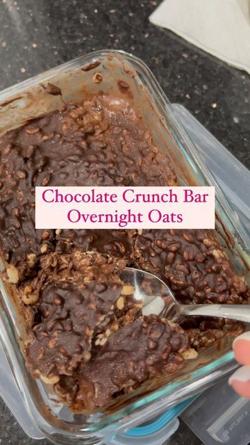 Alisha Regits | High Protein Meals on Instagram: "Crunch Bar overnight oats!! 🍫 This crunch bar inspired high protein breakfast is gluten and dairy free and definitely keeping on repeat!! Ingredients: For Oats: 1/2c GF oats 1 tsp Chia seeds 1 Tbsp Cocoa Powder 1/2 scoop Chocolate Protein (I used vegan chocolate) 1/2 c almond milk Topping: 3 Tbsp Rce Crisp (I used natures own) 2 Tbsp Dark Chocolate (I used @Trader Joes gluten & dairy free) 1/2 tsp EVOO To Make: Mix all oat ingredients together and place in refrigerator for about 4 hours. The Melt chocolate and mix with rice crispy and place on top. Put back in refrigerator overnight and enjoy!! For more recipes like this comment RECIPE below to receive my free guide." High Protein Meals, High Protein Desserts, Gluten Dairy Free, Crunch Bar, Chocolate Crunch, Gluten And Dairy Free, Protein Desserts, Protein Meals, High Protein Breakfast