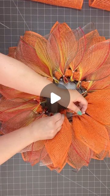 Deco Mesh Petal Wreaths, Poly Burlap Wreaths, Fall Mesh Wreaths Diy, Tropical Wreaths, Sunflower Burlap Wreaths, Burlap Wreath Tutorial, Fall Mesh Wreaths, Tropical Wreath, Fall Deco Mesh Wreath