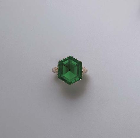 AN EXCEPTIONAL ANTIQUE EMERALD RING. The hexagonal emerald weighing 10.95 carats to the plain gold mount. Accompanied by report no. 0311415 dated 15 December 2003 from the Gübelin Gem Lab stating that the emerald is of Colombian origin, with no evidence of clarity enhancement Antique Emerald Ring, Hexagonal Ring, 15 December, Large Image, Emerald Engagement Ring Cut, Green Goddess, Engagement Ring Cuts, Emerald Engagement Ring, Emerald Ring