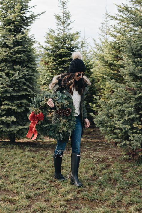 My Winter Boot Roundup - Crystalin Marie Christmas Tree Farm Outfit, Farm Outfit, Island Christmas, Crystalin Marie, Farm Family, Hunter Outfit, Farm Clothes, Ootd Winter, Stitch Fix Outfits