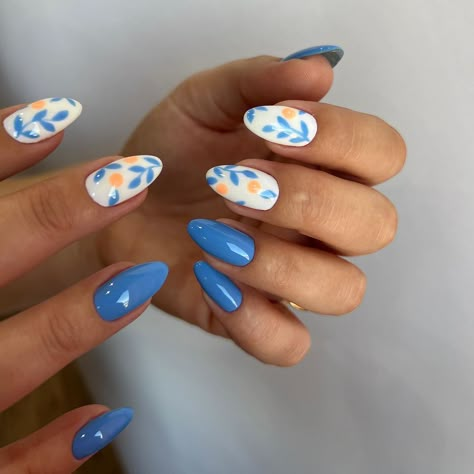 35+ Flower Nail Designs Guaranteed to Brighten Your Day South Of France Nails, Nail Patterns Designs, Blue Flower Nail Designs, Pastel Summer Nails, Blueberry Nails, Patterned Nails, Make Nail Art, Italy Nails, Friend Questions