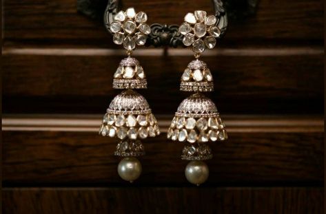 Diamond Jhumkas, Gold Jhumka Earrings, Indian Jewelry Earrings, Trendy Jewerly, Diamond Necklace Designs, Antique Jewelry Indian, Indian Jewellery Design Earrings, Bridal Fashion Jewelry, Necklace Beads