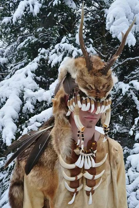 Animal Headdress, Tiger World, Bone Art, Stone Age, People Of The World, Larp, Bushcraft, Costume Design, Headdress